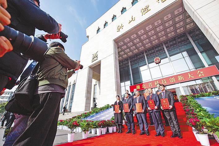 科技之星|k8凯发网上赌城闪耀红毯 中国创造阔步向前